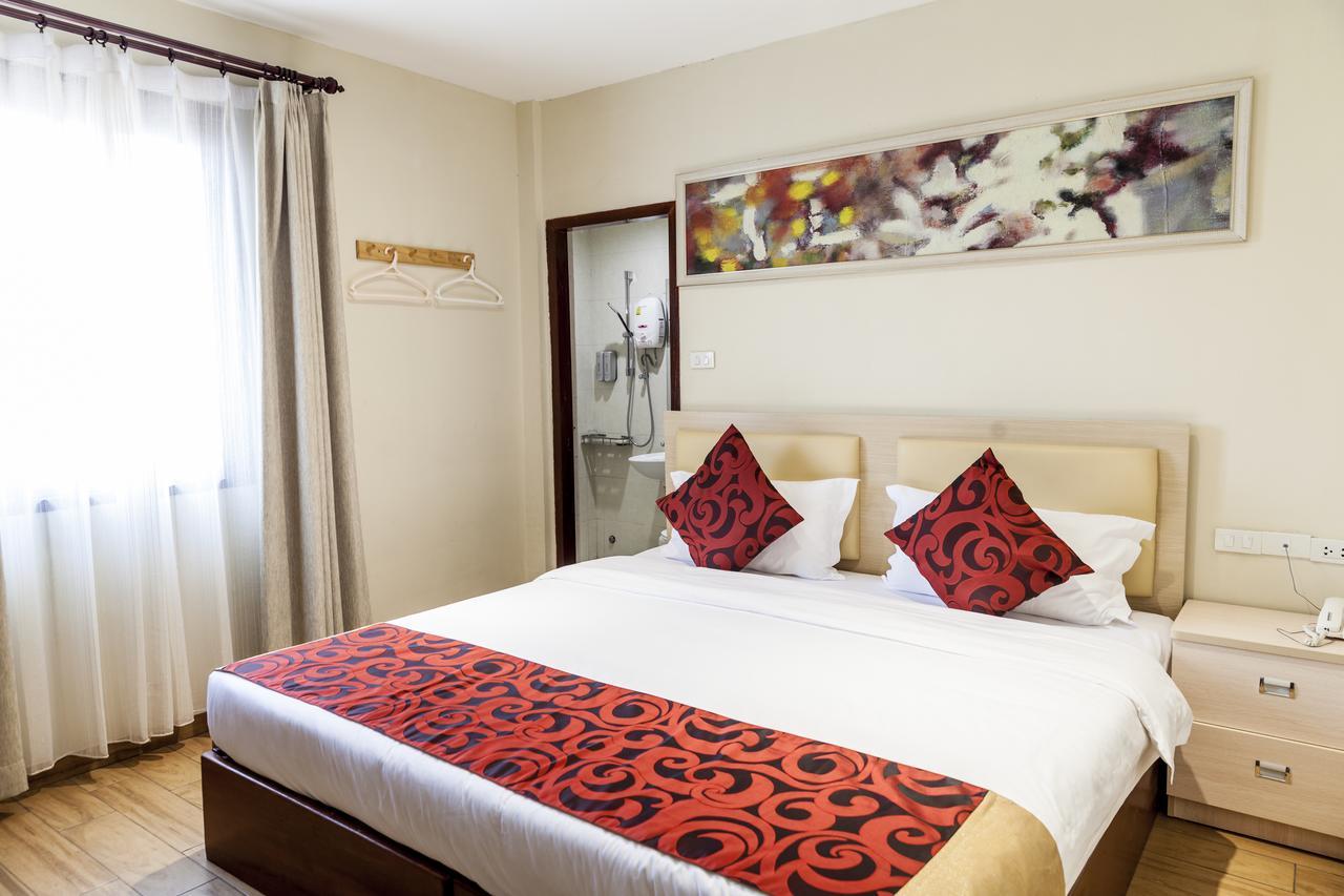 Central Boutique Hotel Вьентьян Экстерьер фото